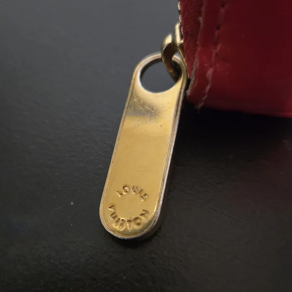 HTF!! Authentic Louis Vuitton pink vernis leather zip wallet in good condition Wallets